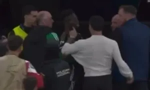 Carvajal đòi đánh Saka Carvajal đòi đánh Saka