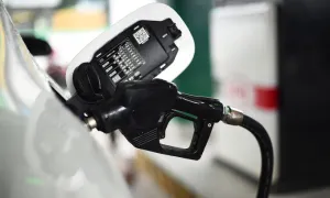 Giá xăng RON 95 vượt 19.500 đồng một lít Giá xăng RON 95 vượt 19.500 đồng một lít