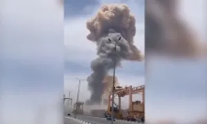 Nổ lớn tại cảng miền nam Iran, hơn 400 người bị thương Nổ lớn tại cảng miền nam Iran, hơn 400 người bị thương
