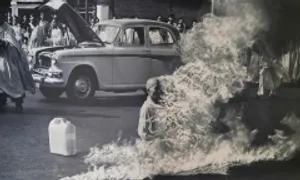 Xá lợi trái tim Bồ tát Thích Quảng Đức được đưa về Việt Nam Quốc Tự Xá lợi trái tim Bồ tát Thích Quảng Đức được đưa về Việt Nam Quốc Tự