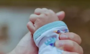 Chưa có xác nhận ly hôn, làm khai sinh cho con với bạn trai thế nào? Chưa có xác nhận ly hôn, làm khai sinh cho con với bạn trai thế nào?