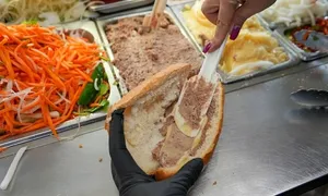 Bánh mì Việt khiến người Australia mê mẩn Bánh mì Việt khiến người Australia mê mẩn