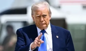 Ông Trump dọa áp thuế 50% với châu Âu Ông Trump dọa áp thuế 50% với châu Âu