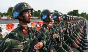 Bộ đội phòng hóa ke chân, đeo tạ tập diễu binh Bộ đội phòng hóa ke chân, đeo tạ tập diễu binh