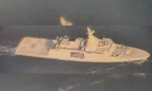 Iran tuyên bố dùng UAV ép 'chiến hạm Anh' chuyển hướng Iran tuyên bố dùng UAV ép 'chiến hạm Anh' chuyển hướng