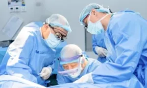 Bé gái mắc ba dị tật bẩm sinh Bé gái mắc ba dị tật bẩm sinh
