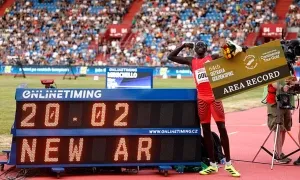 'Usain Bolt mới' gây sốt trong ngày ra mắt quốc tế 'Usain Bolt mới' gây sốt trong ngày ra mắt quốc tế