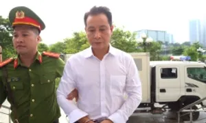 Cựu phó bí thư Vĩnh Phúc xin Hậu 'Pháo' 500.000 USD và 5 tỷ đồng tiêu cá nhân Cựu phó bí thư Vĩnh Phúc xin Hậu 'Pháo' 500.000 USD và 5 tỷ đồng tiêu cá nhân