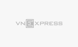 Kim băng ghim trong thực quản bé một tuổi Kim băng ghim trong thực quản bé một tuổi