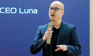 CEO Luna Base AI: Lập trình viên cấp thấp dễ bị AI thay thế CEO Luna Base AI: Lập trình viên cấp thấp dễ bị AI thay thế