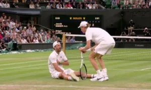 Dimitrov bỏ cuộc khi dẫn Sinner hai set ở Wimbledon Dimitrov bỏ cuộc khi dẫn Sinner hai set ở Wimbledon