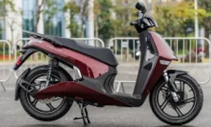 Cao 1,8 m mua xe máy điện nào hợp dáng?