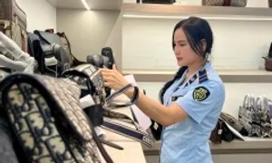 Cửa hàng bán sản phẩm giả Gucci, Chanel bị phạt hơn 100 triệu đồng Cửa hàng bán sản phẩm giả Gucci, Chanel bị phạt hơn 100 triệu đồng