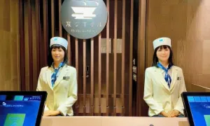 Robot lễ tân khách sạn của Nhật gây tranh cãi Robot lễ tân khách sạn của Nhật gây tranh cãi