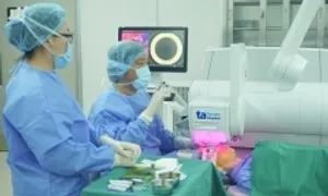Mổ cận bằng laser giúp người phụ nữ sáng mắt Mổ cận bằng laser giúp người phụ nữ sáng mắt