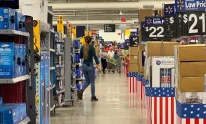 Walmart cảnh báo chi phí tăng hàng tuần vì thuế nhập khẩu Walmart cảnh báo chi phí tăng hàng tuần vì thuế nhập khẩu
