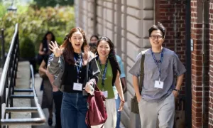 Du học sinh sẽ được miễn 100.000 USD phí visa H-1B