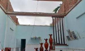 Lốc xoáy làm tốc mái gần 80 ngôi nhà trong đêm