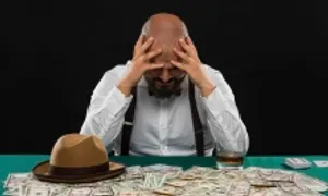 Triệu phú 'xấu hổ vì quá giàu'